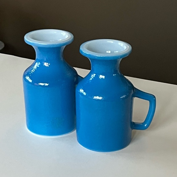 VTG Turquoise blue pebble textured (orange peel) milk glass pedestal mugs - Picture 6 of 9